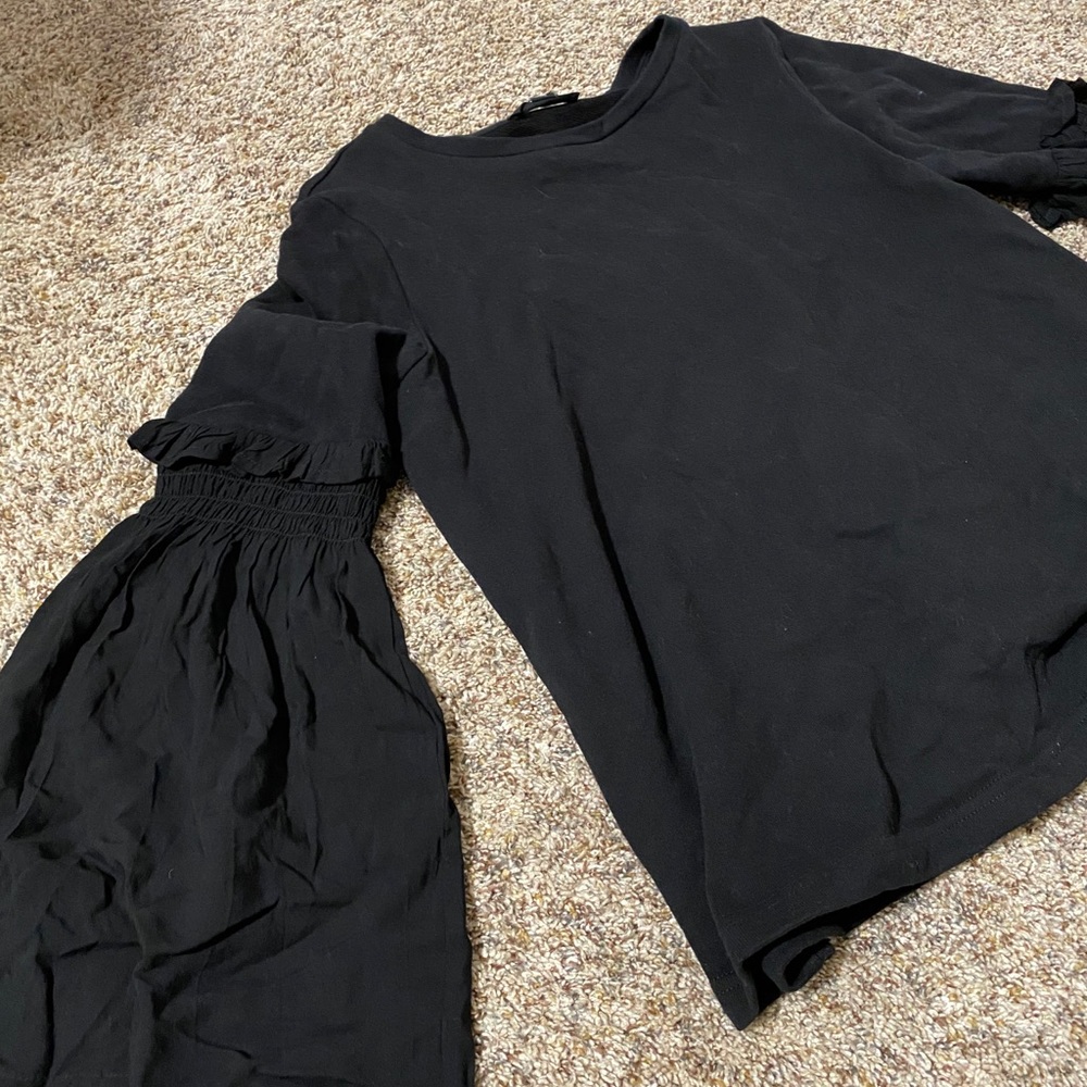 SOLD MEDIUM FLOWEY SLEEVE TOP